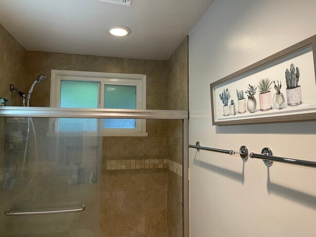 Building Photo - 7236 Oakdale Ave