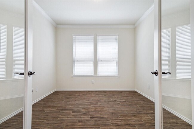 Building Photo - 5134 Aedan Oak St