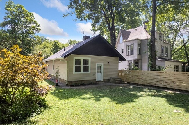 Building Photo - 5119 Blaesi St