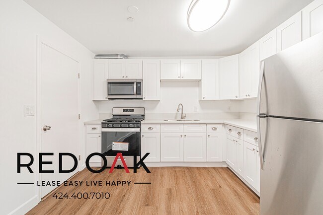 Building Photo - 651 W 92nd St