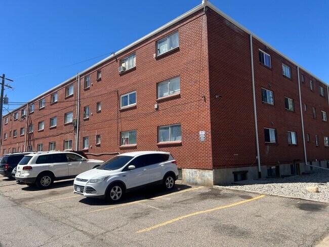 Building Photo - 1180 Yosemite St
