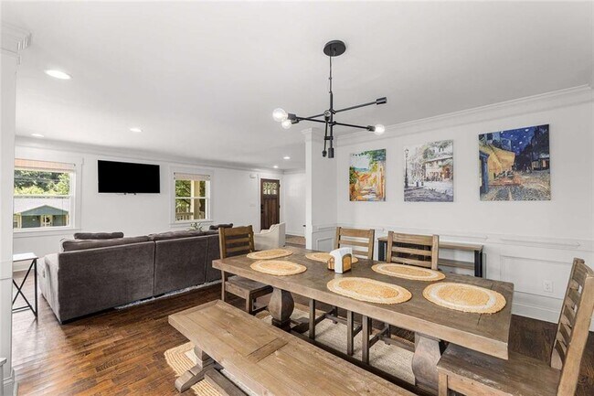 Building Photo - 1134 Knott St SE