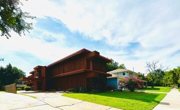 Building Photo - 2610 1/2 N Hudson Ave