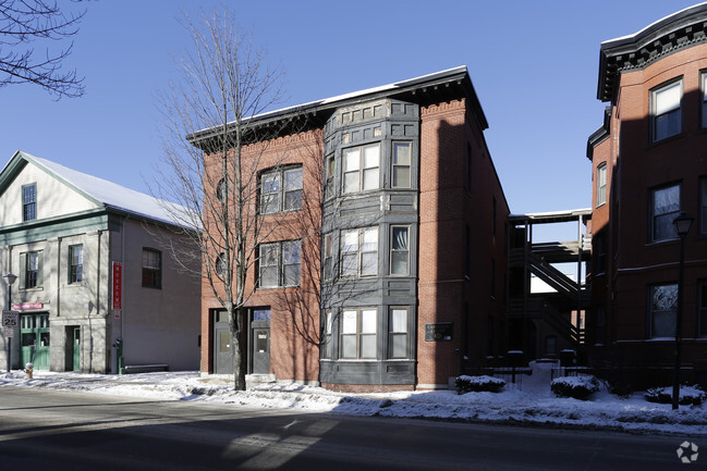 Building Photo - Carleton Court