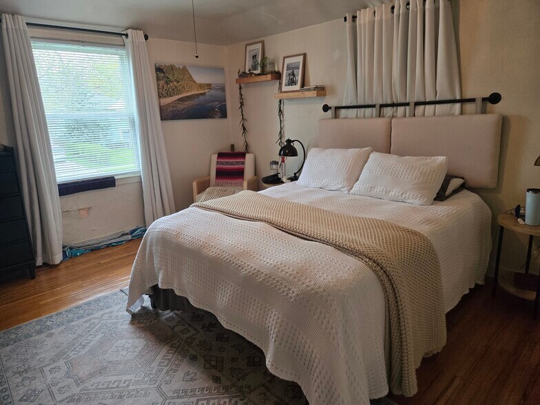 Building Photo - 615 Starin Ave