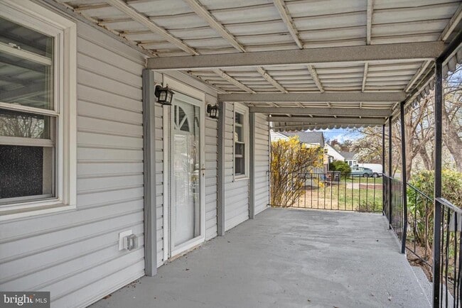 Building Photo - 114 Charles St