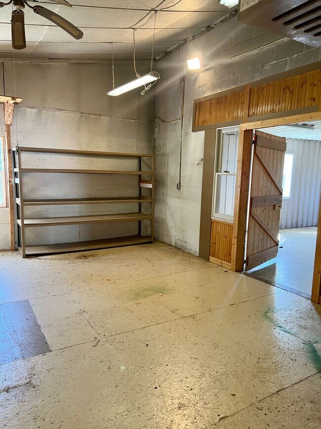 Building Photo - Country living! 1st floor laundry 3+ car garage with work shop