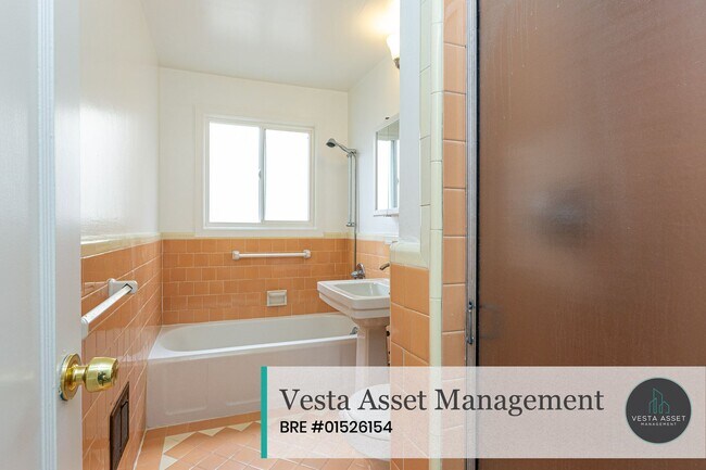 Building Photo - 512-514-514 Taraval St