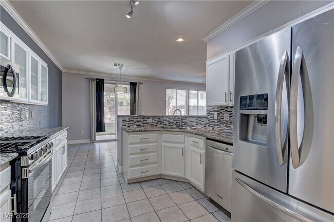 Building Photo - 10654 Solar Hawk Ave