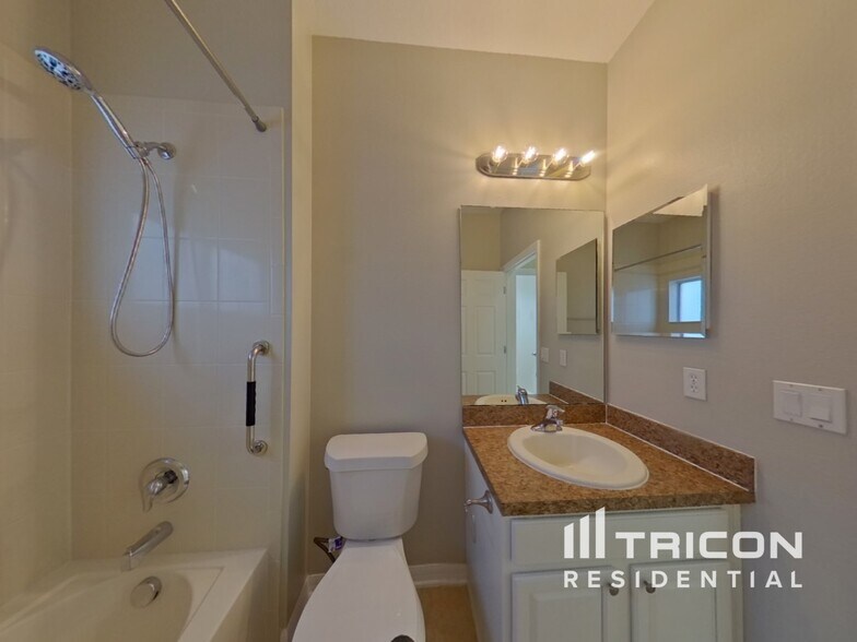 Building Photo - 405 Grassy Key Way
