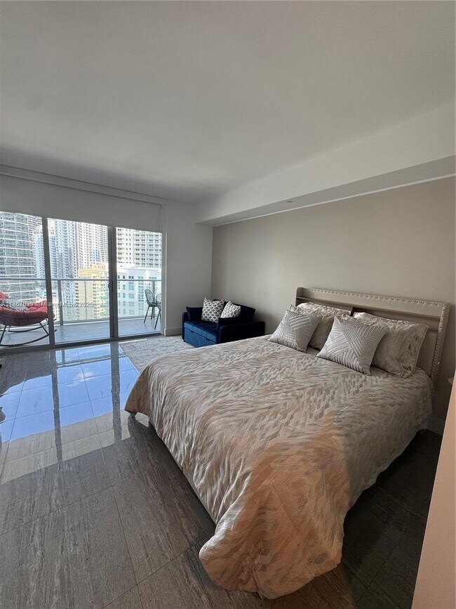 Building Photo - 1300 Brickell Bay Dr