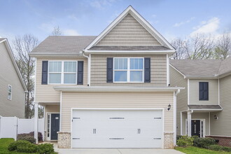 Building Photo - 520 Hill Crest Cir