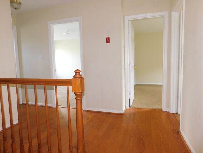 Building Photo - "Spacious 4-Bedroom Gem on Hughart Street with 2.5 Bathrooms and 2108 Sq. Ft. of Comfort!"