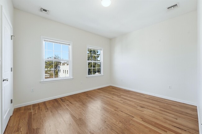 Building Photo - 109 Grant Ave