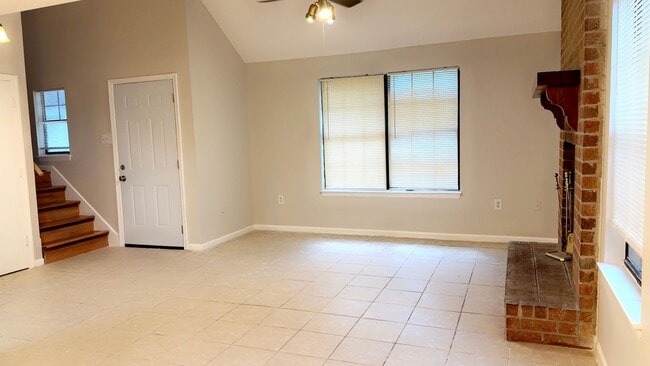 Building Photo - 153 Holland Park Cir