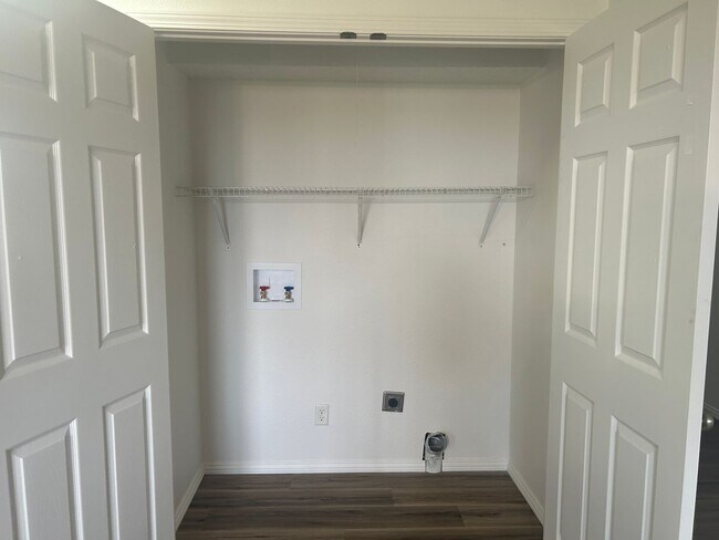 Building Photo - Newly Renovated 3 bedroom home