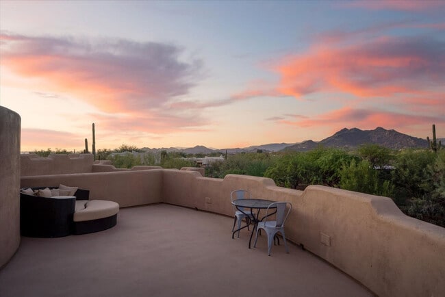 Building Photo - 6708 E Calle de Las Estrellas Rd