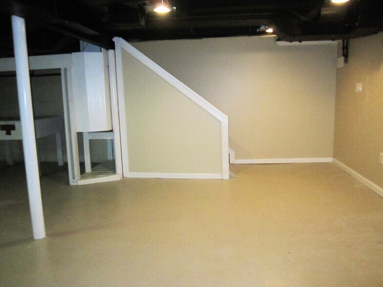 Building Photo - 1527 S Eton St