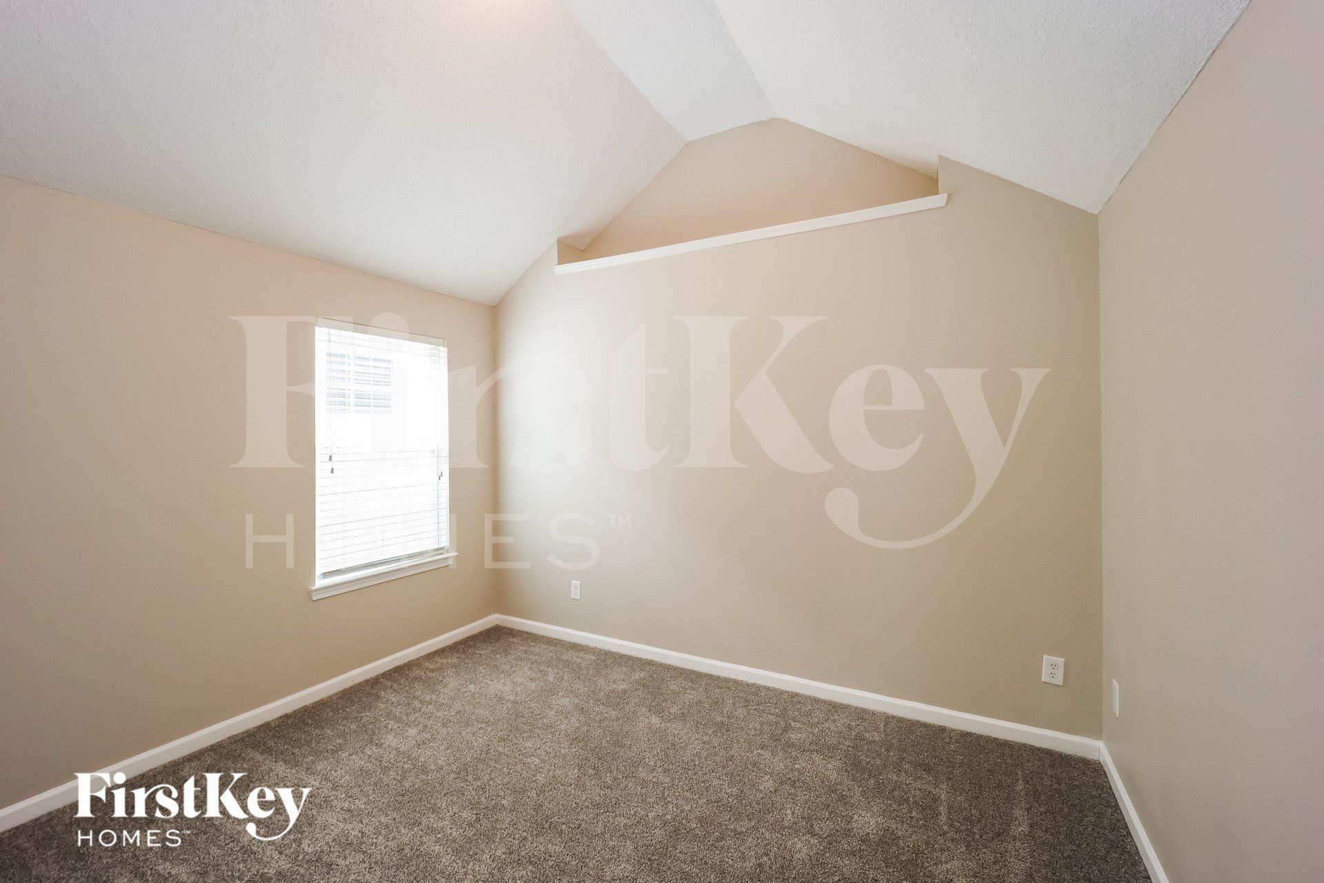 Building Photo - 5440 Bluegrass Dr