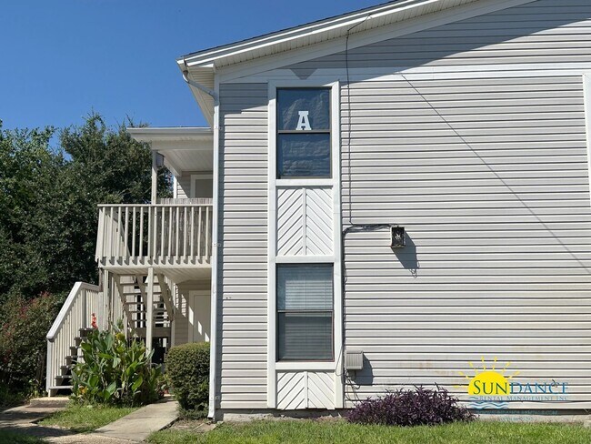 Building Photo - Great 2 Bedroom Condo in Gulf Breeze!