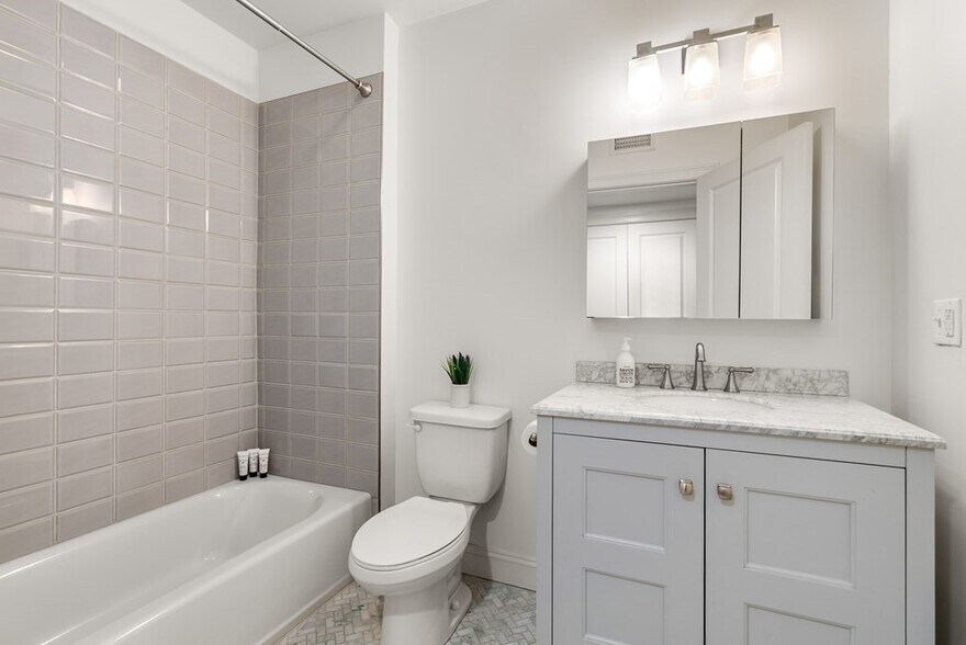 Building Photo - 236 E St