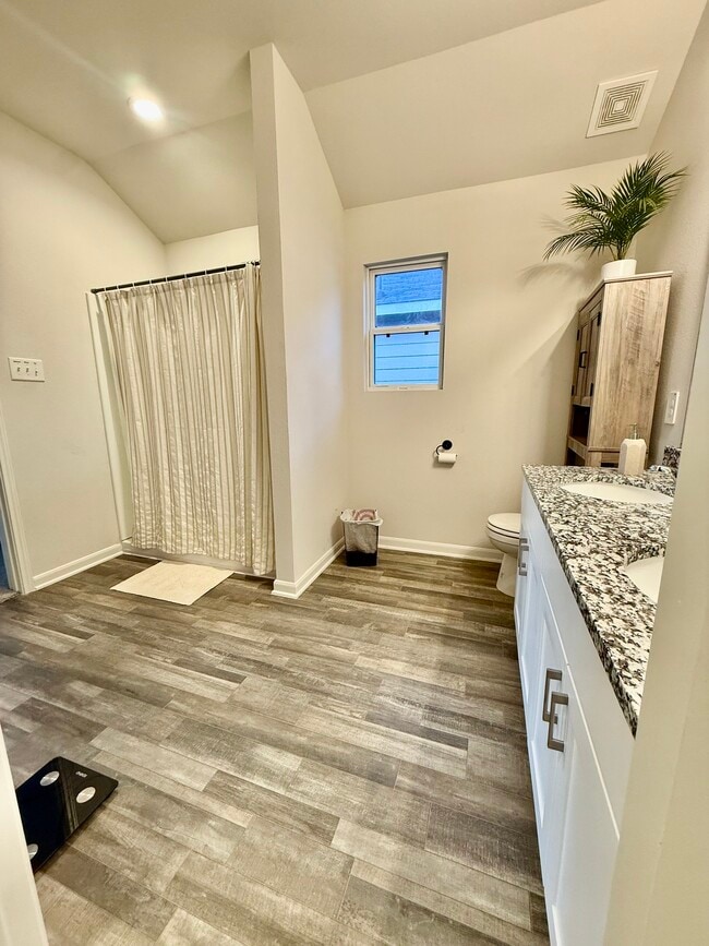Building Photo - 302 Del Monte Dr