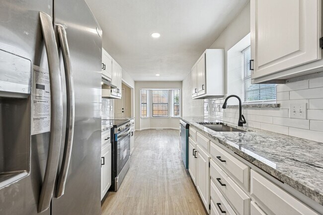 Building Photo - Newly Renovated Broken Arrow Beaut! Available for Immediate Move In!