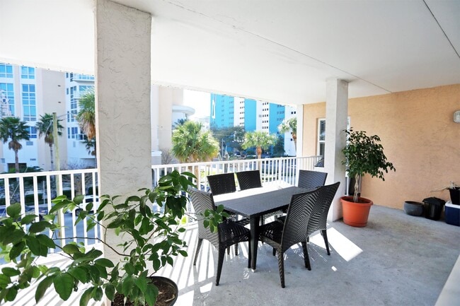 Building Photo - 225 5th Ave NE