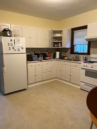 Building Photo - 68 Burnside St