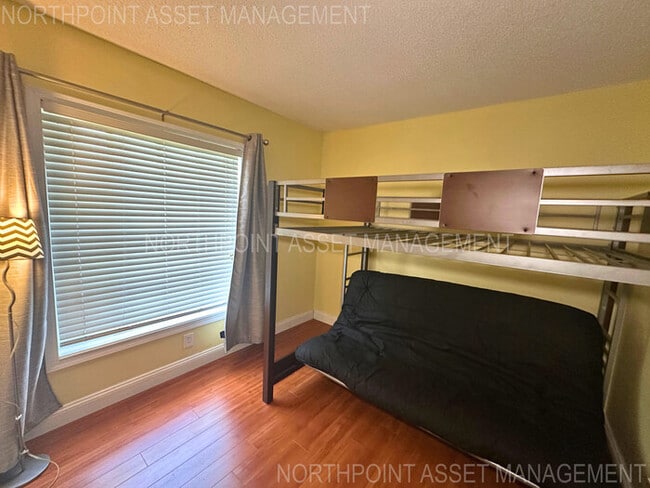 Building Photo - Welcome to charming 2-bedroom, 1-bathroom ...