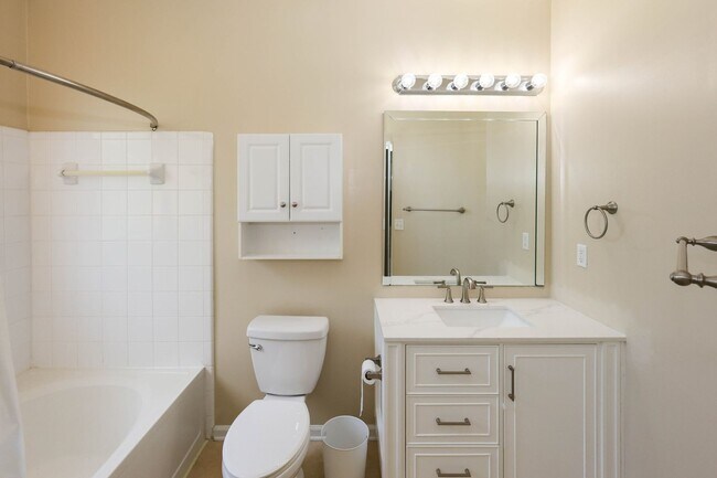 Building Photo - Villa Sonoma Brookhaven
