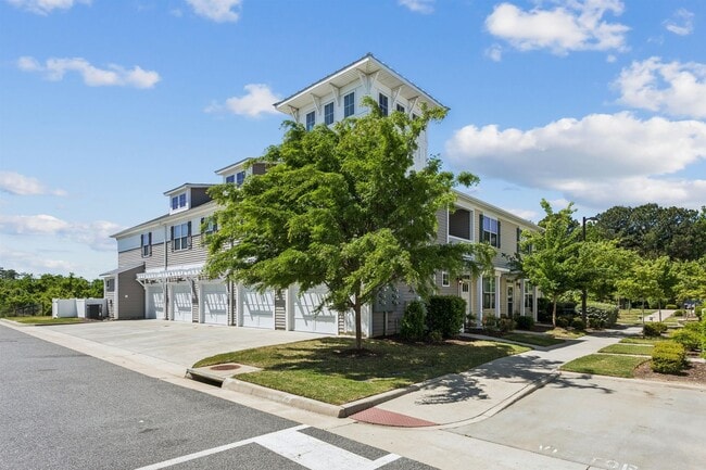 Building Photo - End Unit 2BR Condo with Garage, Balcony & Open Living