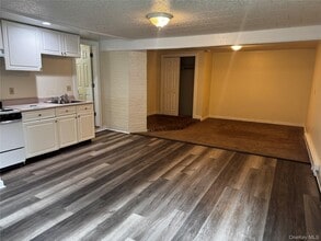 Building Photo - 1529 NY-300