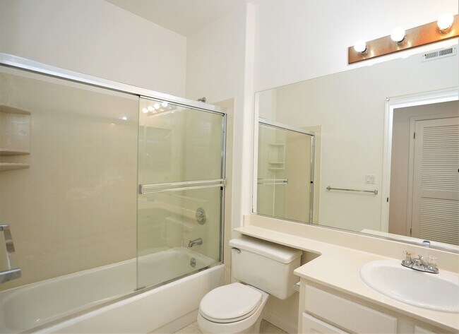 Building Photo - Beautiful & Spacious Condo in Desirable Sunnyvale Location!