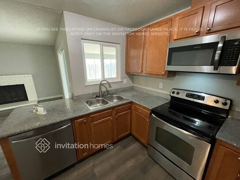 Building Photo - 2159 Greenfield Dr