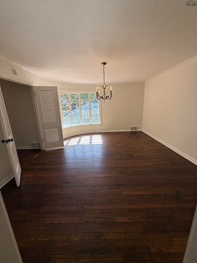 Building Photo - 2208 Avondale St