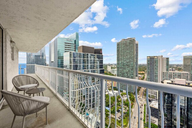 Building Photo - 1 SE 12th St