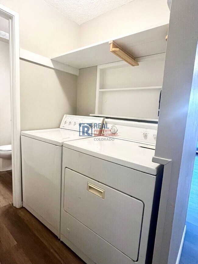 Building Photo - 392 W Rockrimmon Blvd