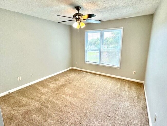 Building Photo - Now Leasing a Spacious 5 Bedroom 2.5 Bath Home in Cordova.