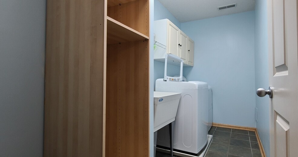 Building Photo - 1620 Hunter Hill Rd