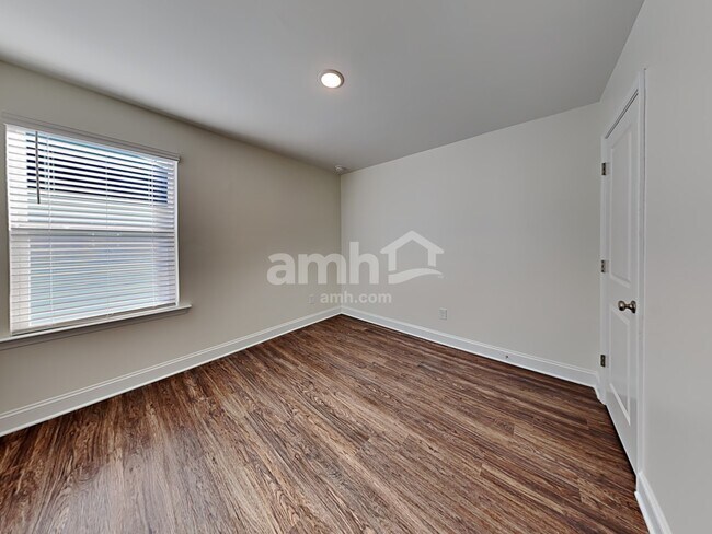 Building Photo - 3282 Oakfields Rd