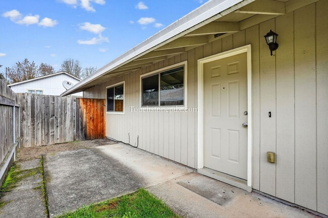 Building Photo - 1920 S Alpine St