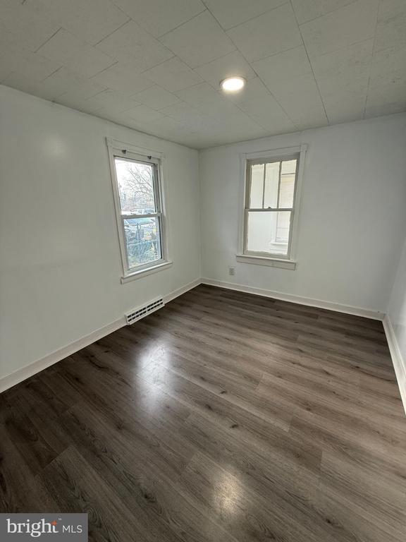 Building Photo - 15 DEMING Ave