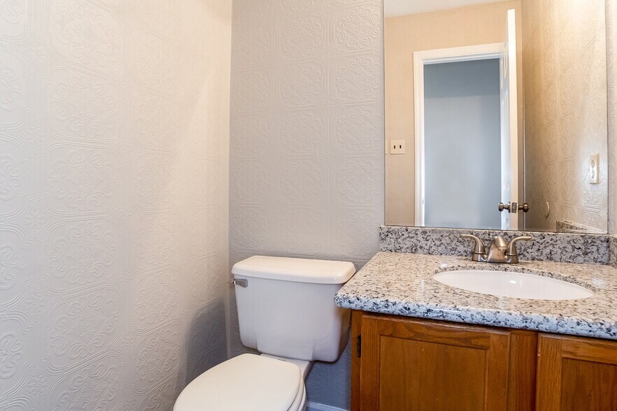 Building Photo - 2607 Hidden Garden Dr