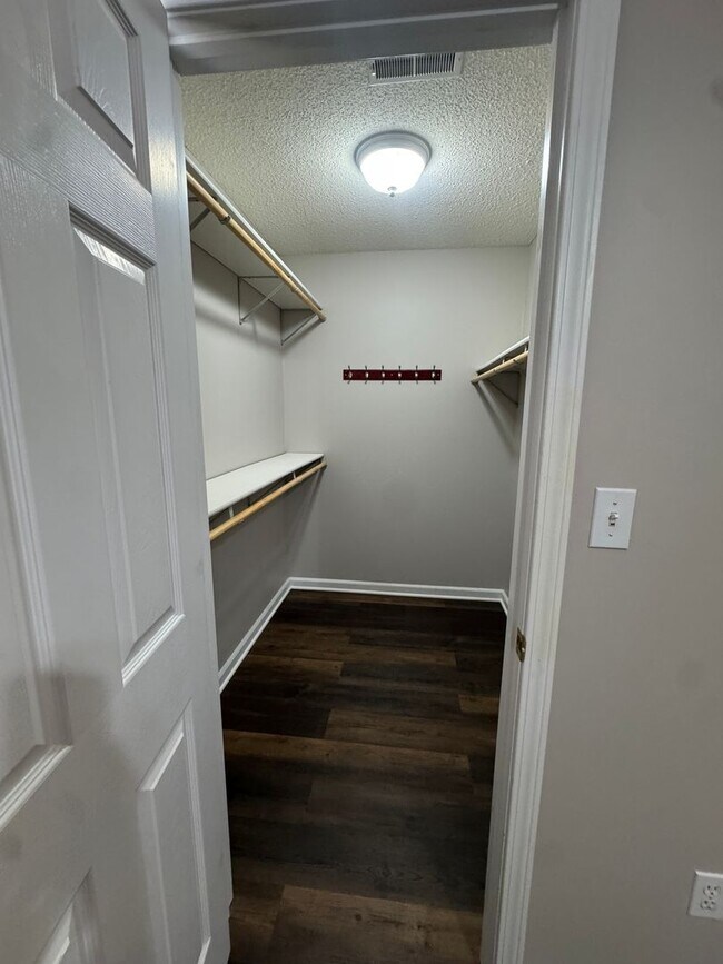 Building Photo - Spacious 3-bedroom, 2-bath home with a 2-car garage!