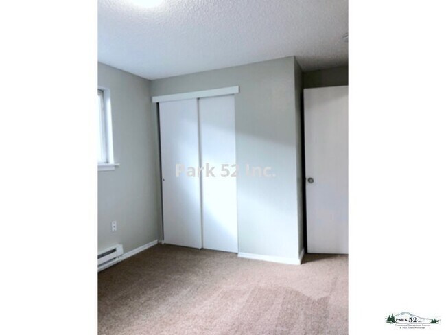 Building Photo - 230 S 80th St