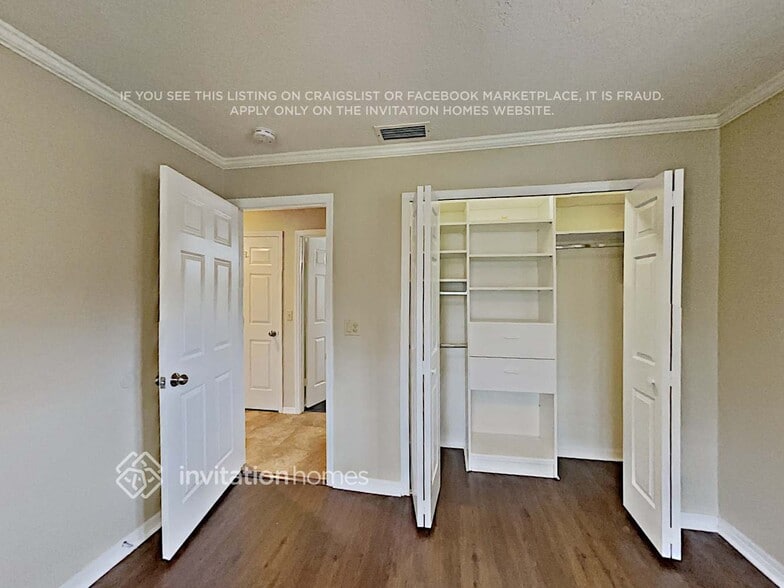 Building Photo - 622 S Sweetwater Blvd