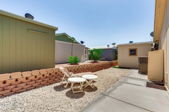 Building Photo - 10650 S Avenida Compadres