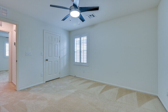 Building Photo - Green Valley!! Gated!! 4 Bedrooms!! Bed & Bath Downstairs!!  TANKLESS WATER HEATER!!! Covered pat...