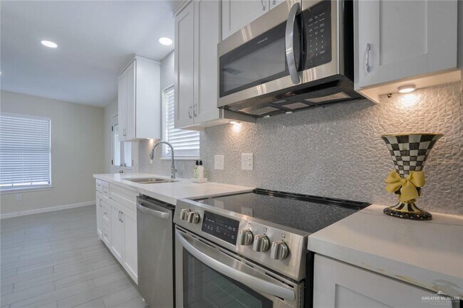 Building Photo - 41 N 15th St